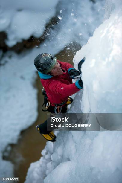 Photo libre de droit de Escalade Sur Glace banque d'images et plus d'images libres de droit de 30-34 ans - 30-34 ans, Adulte, Adulte d'âge moyen