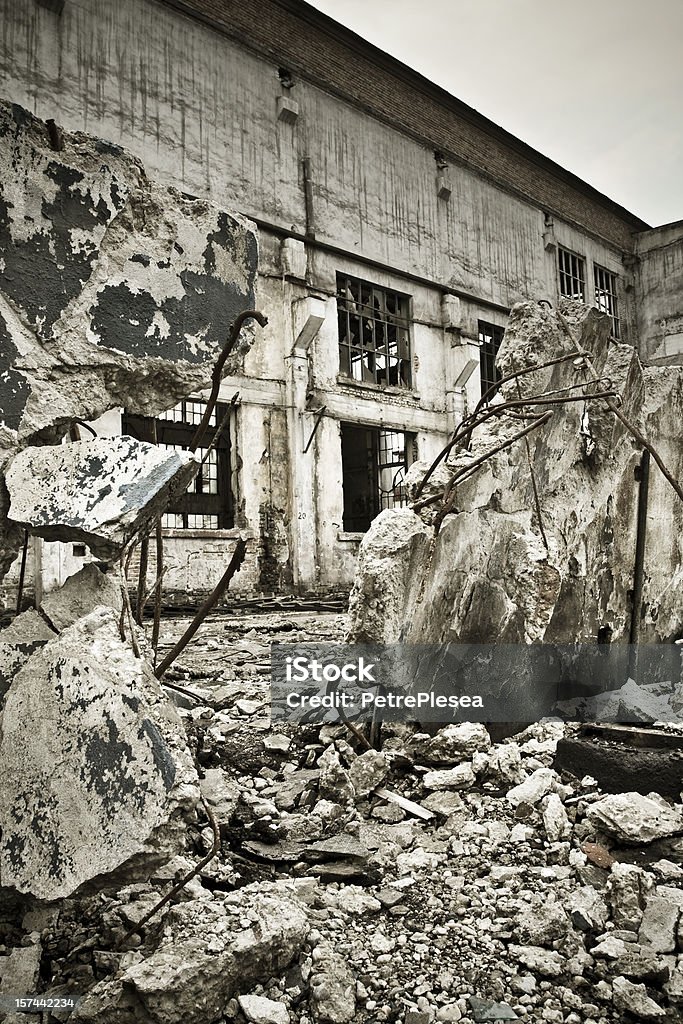 Bâtiment détruit mur en temps de crise - Photo de Bombardement libre de droits