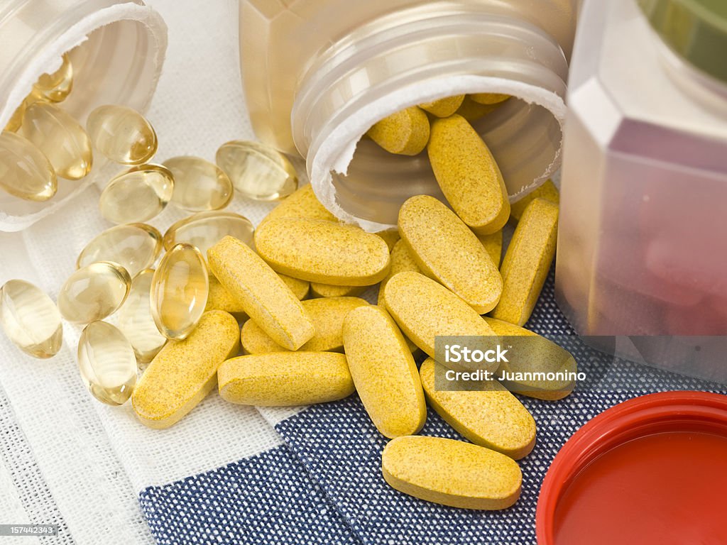 각종 비타민 환약 - 로열티 프리 복잡성 스톡 사진