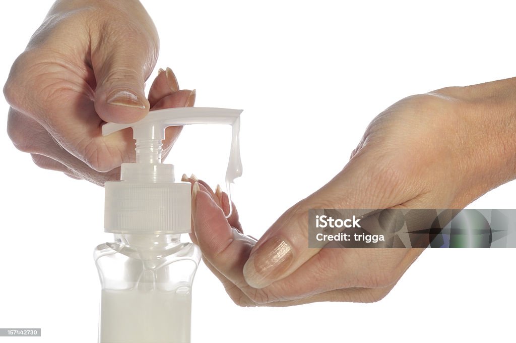 Donna mani con lavaggio a mano liquida o disinfettante - Foto stock royalty-free di Adulto