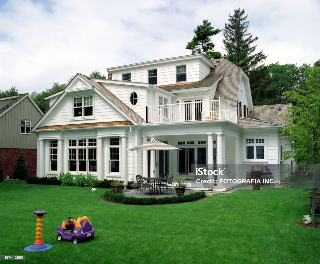 White Modern House With Patio And Front Lawn Stock Photo - Download Image  Now - Deck, Front Yard, Patio - Istock