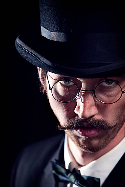 elegante bigode cavalheiro/negócios homem com chapéu - 20s businessman suit people - fotografias e filmes do acervo