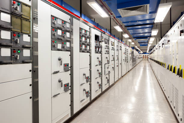 perspectiva de uma sala de distribuição elétrica - electricity control panel electricity substation transformer - fotografias e filmes do acervo