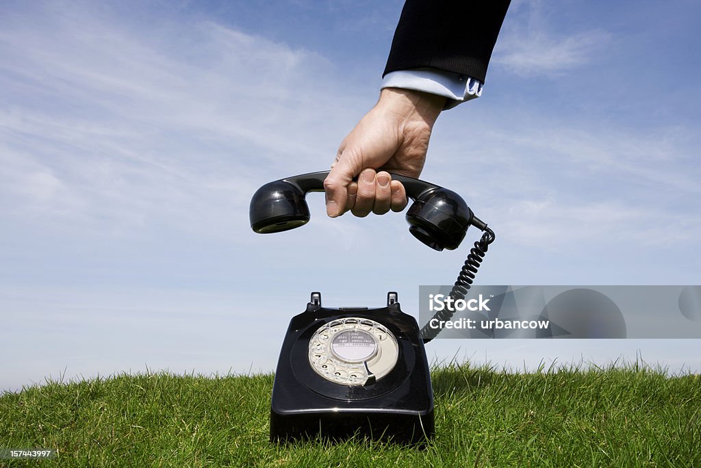 Empresário responder o telefone - Foto de stock de Azul royalty-free