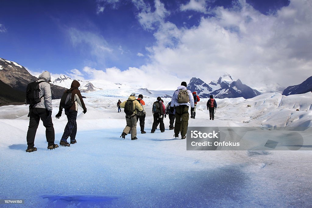 Gruppe von Wanderern am Perito Moreno-Gletscher, Patagonien, Argentinien - Lizenzfrei Wandern Stock-Foto