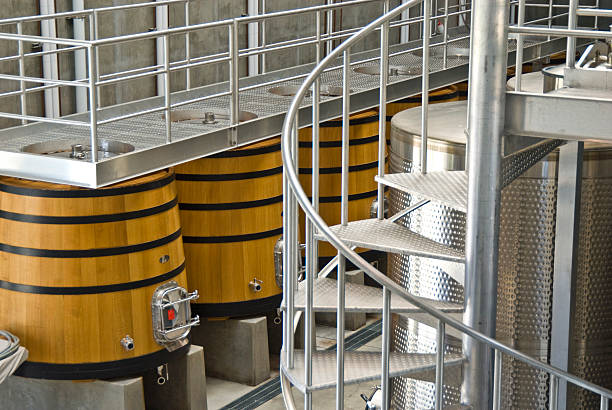 винодельня - staircase curve spiral staircase chrome стоковые фото и изображения