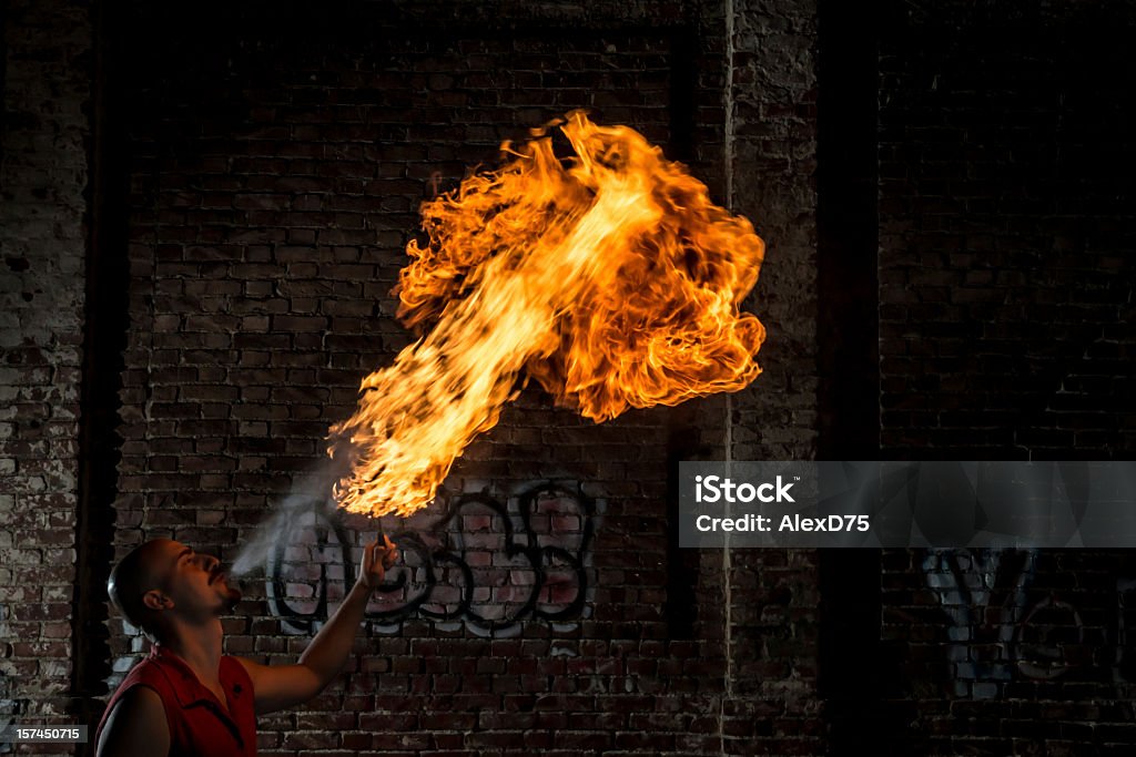 Street 퍼포머 화재 브리더 불기 on Torch - 로열티 프리 Performing Arts Event 스톡 사진