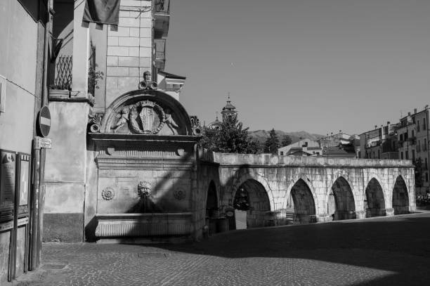 istock Sulmona, L'Aquila, Abruzzo. Fontana del Vecchio. 1574545694