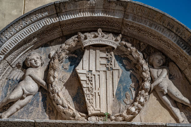 istock Sulmona, L'Aquila, Abruzzo. Fontana del Vecchio. 1574546253