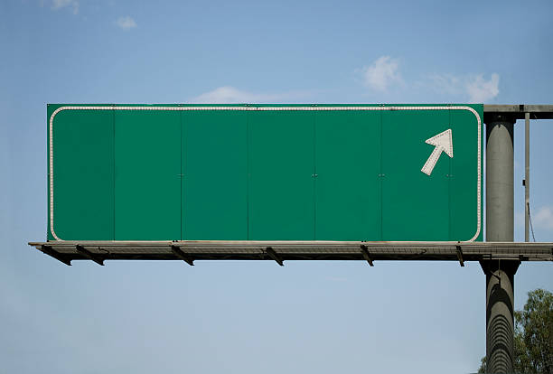 пустой шоссе знак с arrow - знак пути стоковые фото и изображения