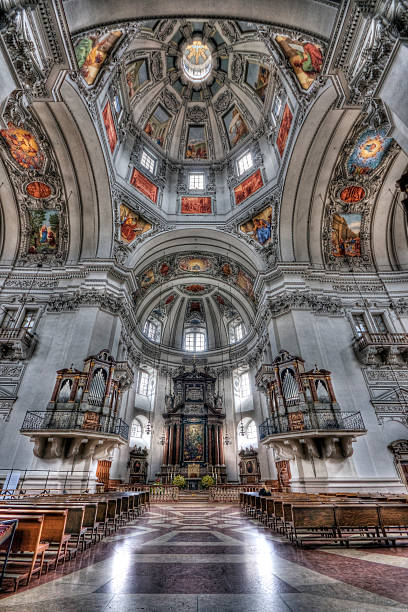 catedral de salzburgo - indoors cathedral salzburg cathedral salzburg - fotografias e filmes do acervo