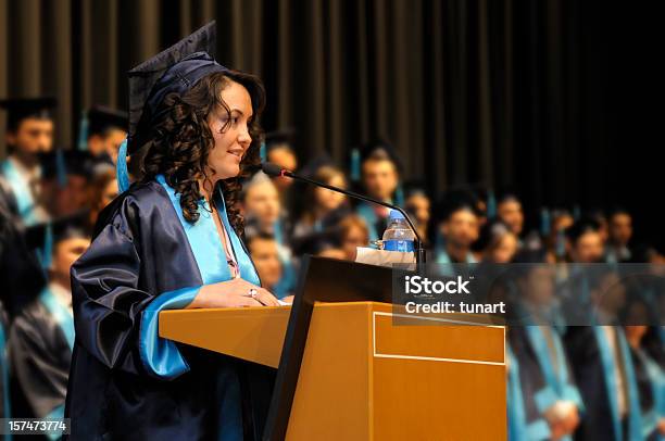 Photo libre de droit de Des Discours banque d'images et plus d'images libres de droit de Remise de diplôme - Remise de diplôme, Discours, Niveau d'éducation