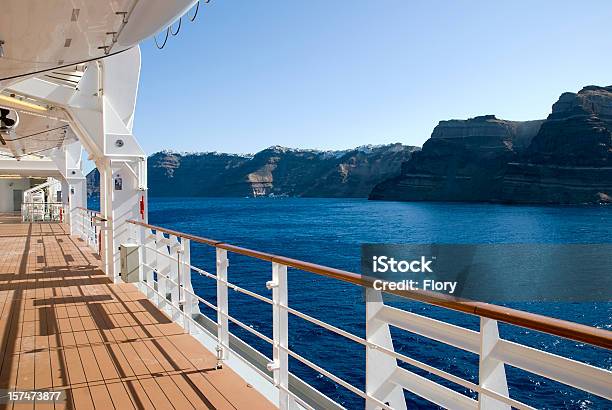 Kreuzfahrtschiff Reisen Urlaub Stockfoto und mehr Bilder von Kreuzfahrtschiff - Kreuzfahrtschiff, Kreuzfahrt, Insel Santorin
