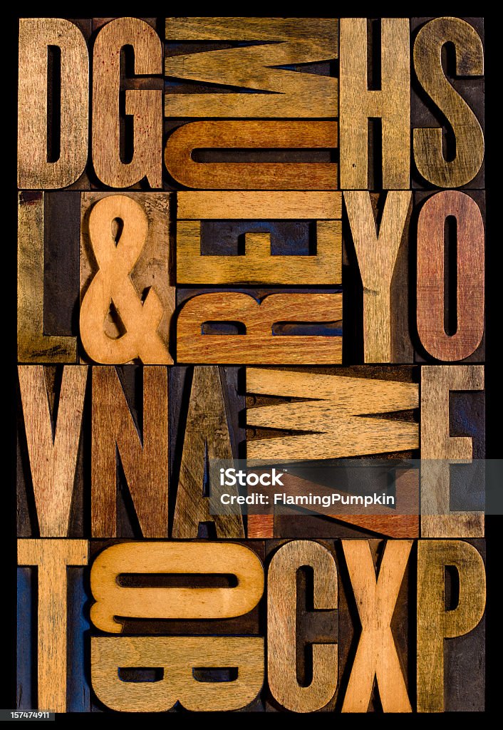 Alfabeto-lettere in legno. Verticale. - Foto stock royalty-free di Legno