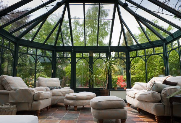 kuvapankkikuvat ja rojaltivapaat kuvat aiheesta valokuva modernista viherhuoneen ruskeasta huonekalusta - conservatory sun room