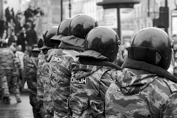 escouade antiémeute russe - police helmet ストックフォトと画像