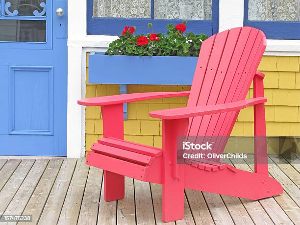Foto de Red Adirondak Cadeira e mais fotos de stock de Cadeira Adirondack - Cadeira Adirondack, Vermelho, Canadá