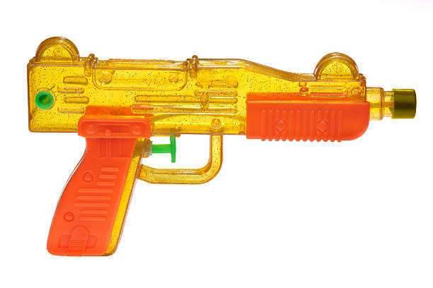 retro wasserpistole mit clipping path - sport clipping path handgun pistol stock-fotos und bilder