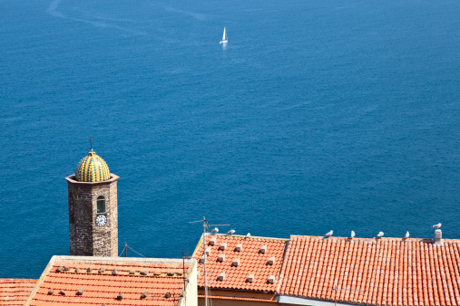 Escena Mediterráneo. Torre del reloj de Castelsardo (Cerdeña, Italia photo