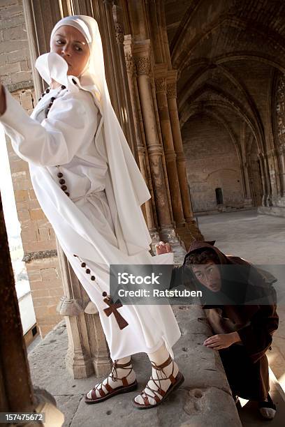 Niegrzeczna Monk - zdjęcia stockowe i więcej obrazów Molestowanie seksualne - Molestowanie seksualne, Zakonnica, Zakonnik