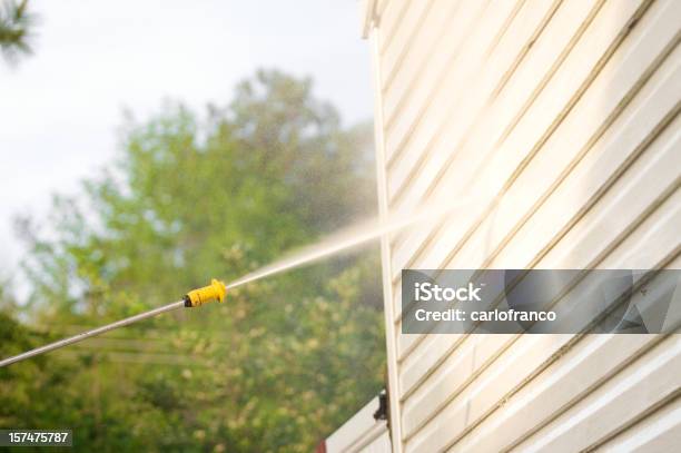 Druck Waschen Der Houseseite Stockfoto und mehr Bilder von Hochdruckreinigen - Hochdruckreinigen, Fassadensystem, Reinigen