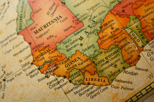 vieille carte du monde - guinée photos et images de collection