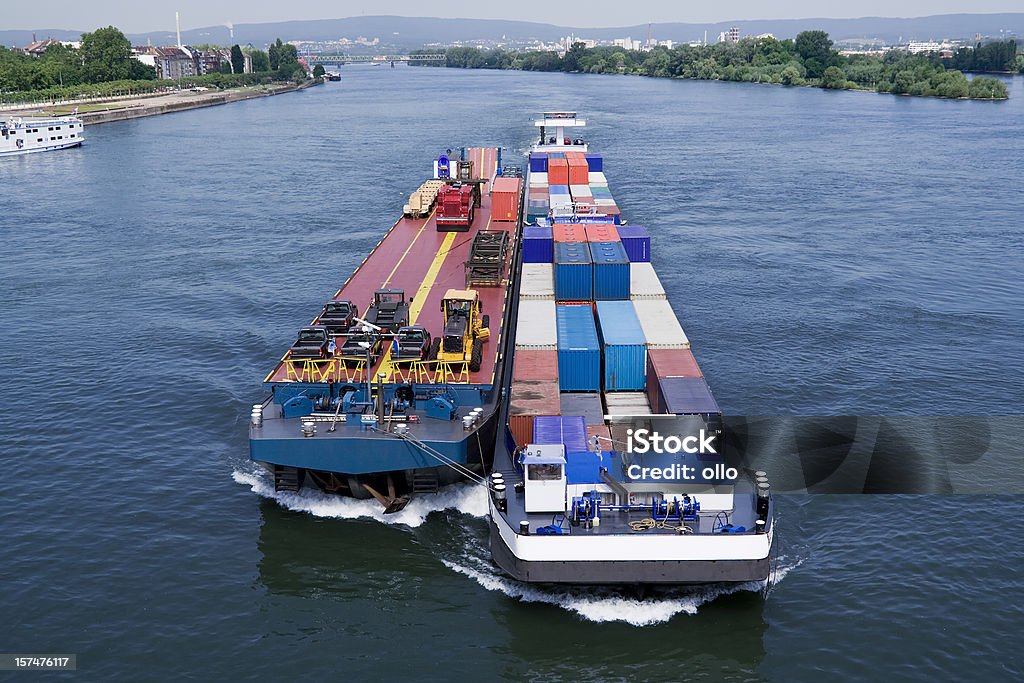 ライン川の貨物船 - 貨物船のロイヤリティフリーストックフォト