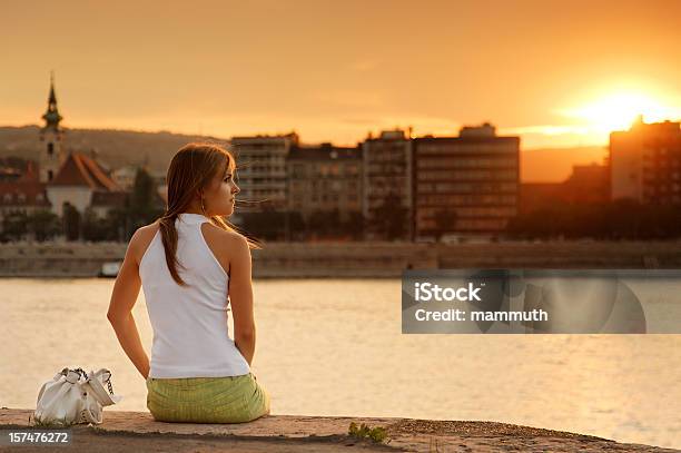 Daydreaming O Zachodzie Słońca - zdjęcia stockowe i więcej obrazów Budapeszt - Budapeszt, Rzeka Dunaj, Dorosły