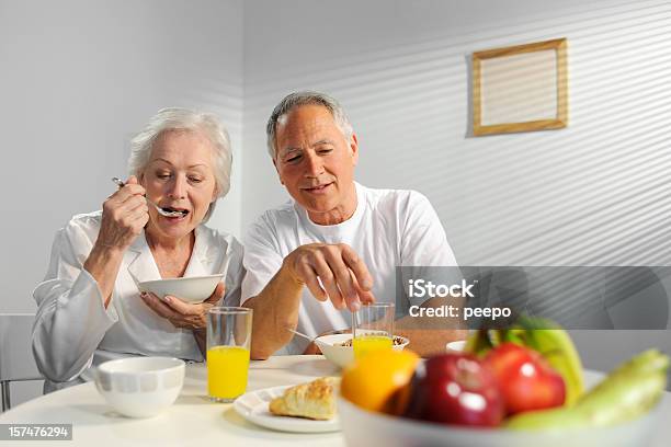 シニア朝食 - 2人のストックフォトや画像を多数ご用意 - 2人, 60-64歳, 60代