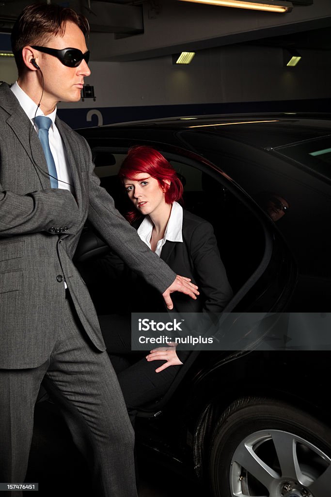 Máfia chick saindo do carro - Foto de stock de Carro royalty-free