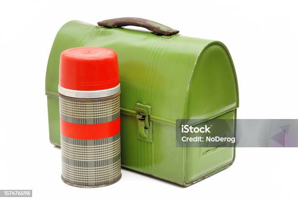 Vintage Almuerzo Y Termos De Caja Foto de stock y más banco de imágenes de Fondo blanco - Fondo blanco, Termo, Anticuado