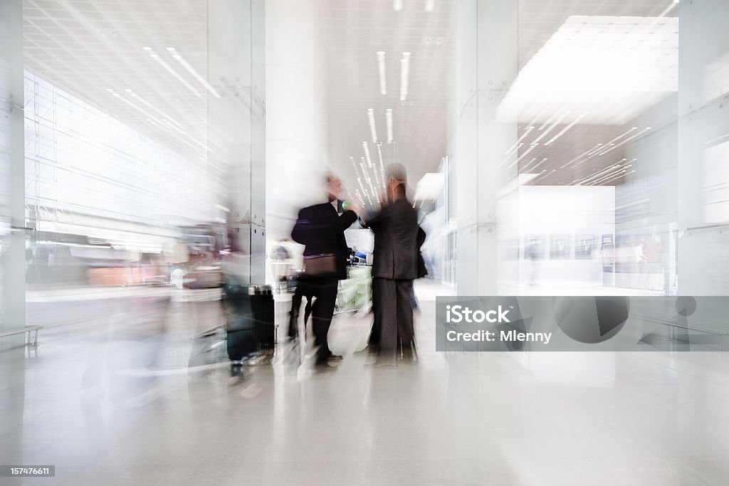 Aeroporto di Business persone incontro - Foto stock royalty-free di Riunione commerciale