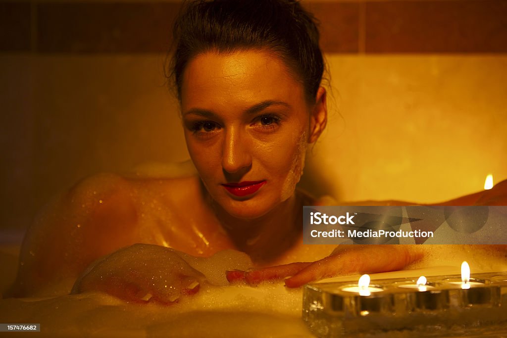 Девушка в ванной - Стоковые фото Атмосфера - Понятия роялти-фри