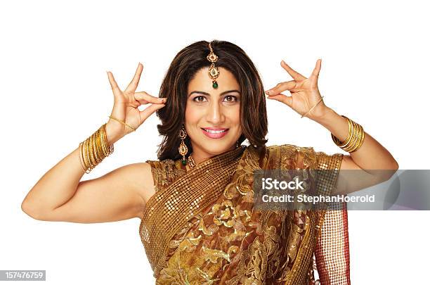 젊은 매력적인 인도어 여자 전통요법 정장용 표시중 A Mudra 20-29세에 대한 스톡 사진 및 기타 이미지 - 20-29세, 검정 머리, 귀걸이