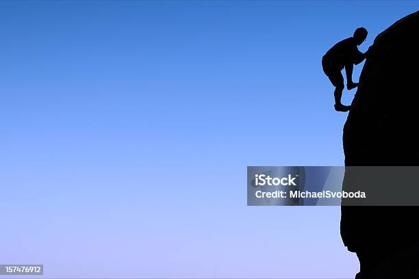 Escalada De Peñascos Foto de stock y más banco de imágenes de Actividad - Actividad, Aire libre, Aventura