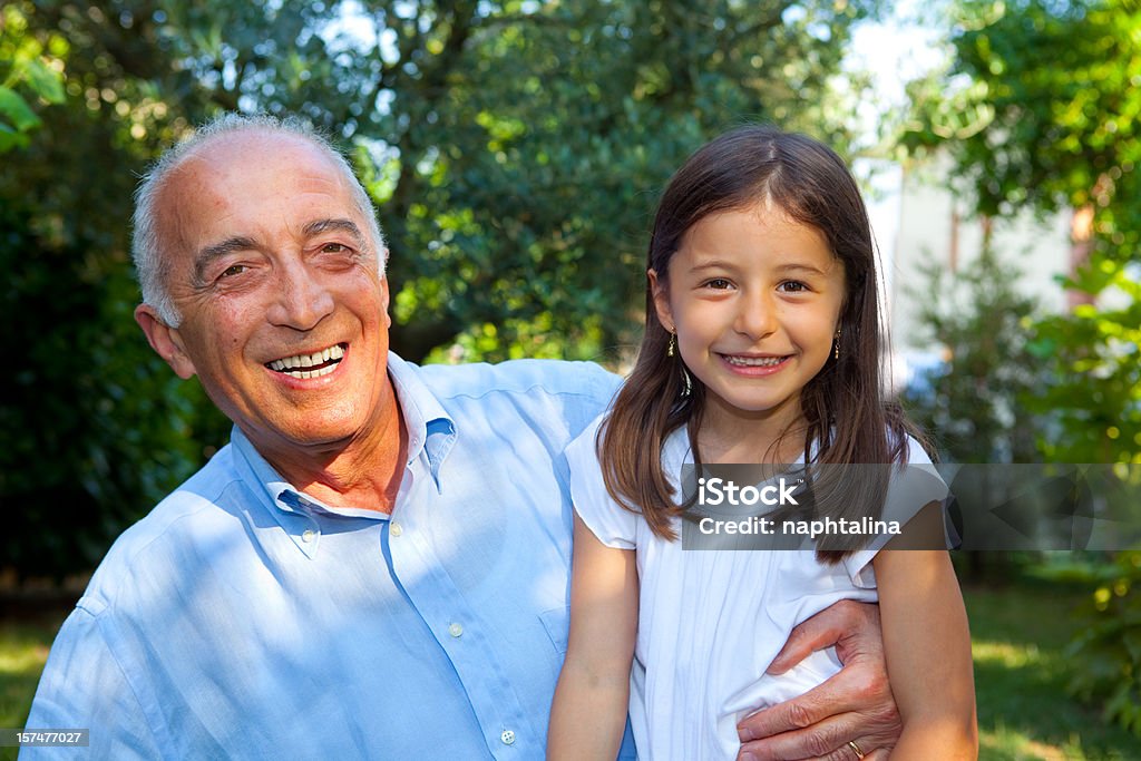 Feliz avô - Foto de stock de Abraçar royalty-free