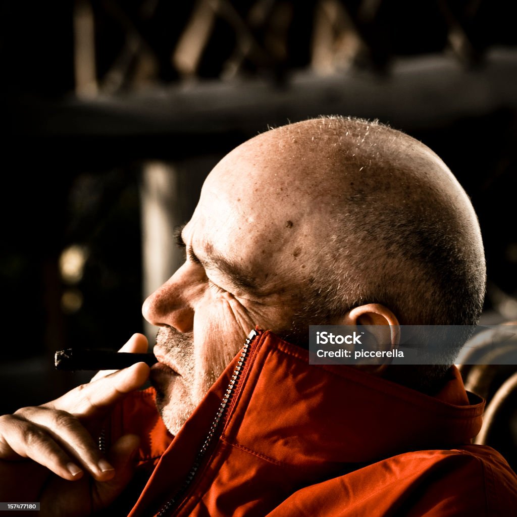 Homem fumar wise - Royalty-free 60-69 Anos Foto de stock