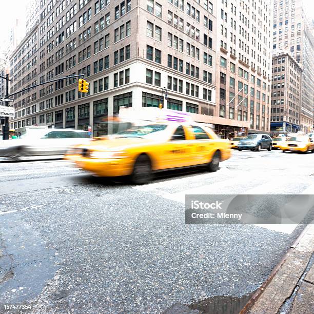 Ньюйорк Big Apple Yellow Cab — стоковые фотографии и другие картинки Автомобиль - Автомобиль, Бетон, Большой город