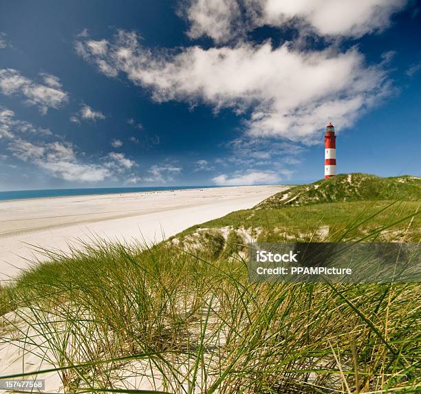 Faro Tra Le Dune - Fotografie stock e altre immagini di Faro - Faro, Duna, Amrum