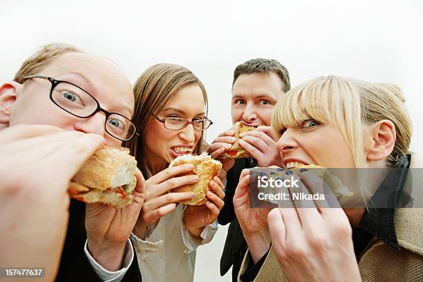 お腹会社員 - 同僚のストックフォトや画像を多数ご用意 - 同僚, 昼食, 食べ物 サンドイッチ