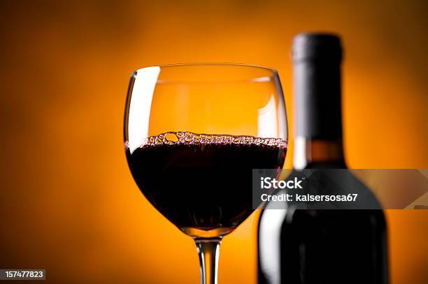Red Wein Stockfoto und mehr Bilder von Alkoholisches Getränk - Alkoholisches Getränk, Farbbild, Flasche