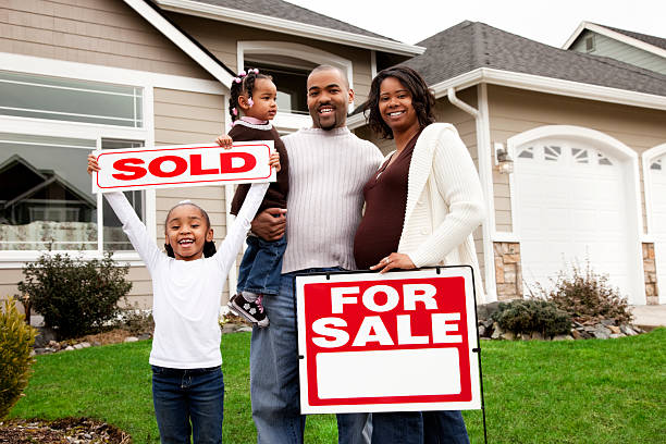Sold First Home Sign 2,500+ Couple House Sold Sign Stock Photos, Pictures & Royalty-Free ...