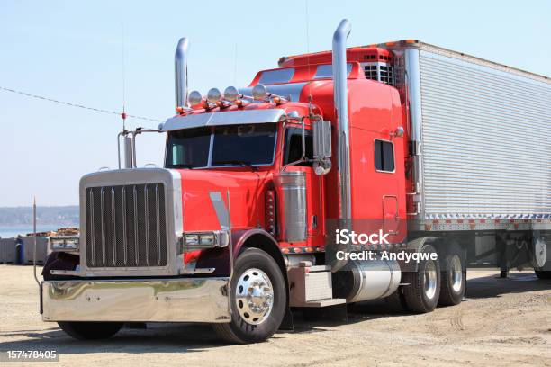 Semi De Camião - Fotografias de stock e mais imagens de Camião Articulado - Camião Articulado, Atrelado de Carro, Contentor de Carga