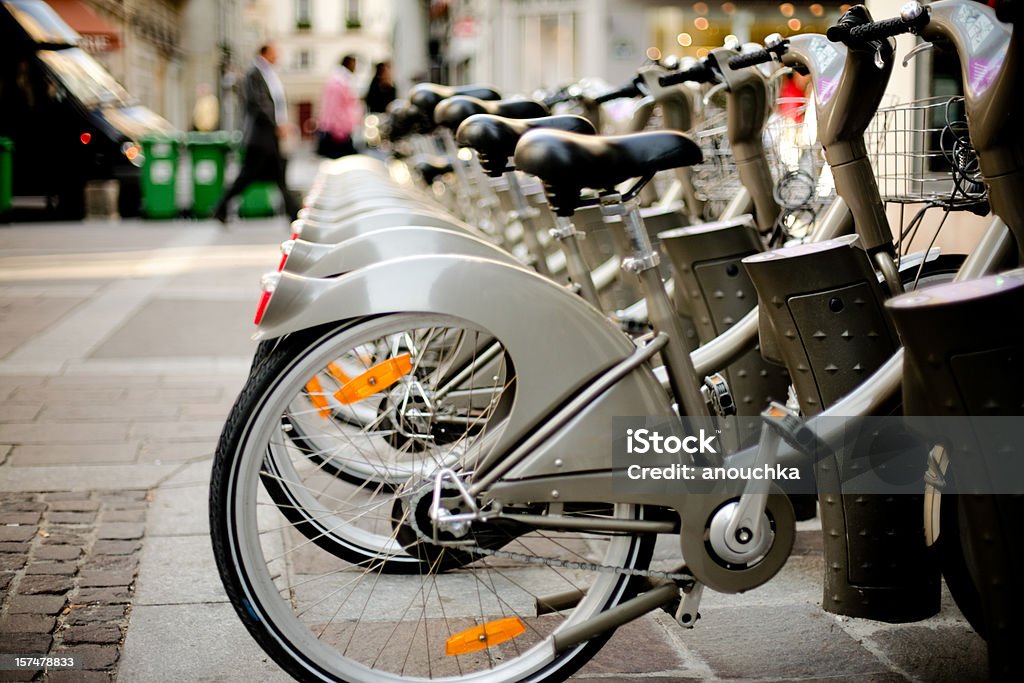 パリのマシン - 自転車のロイヤリティフリーストックフォト