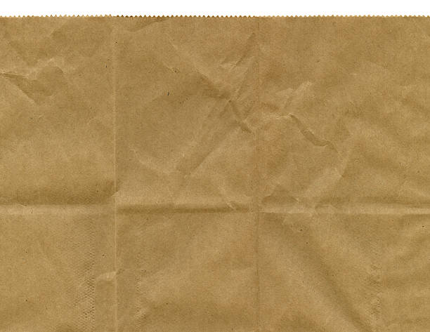 зигзагообразная кромка коричневый бумажный пакет - brown paper paper crumpled brown стоковые фото и изображения
