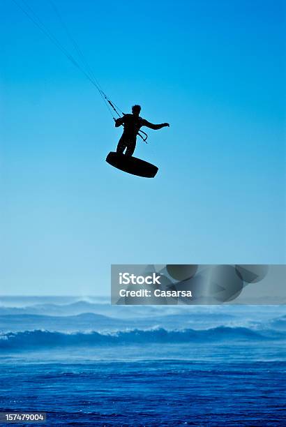 Kite Boarding - Fotografie stock e altre immagini di A mezz'aria - A mezz'aria, Acrobazia, Adulto