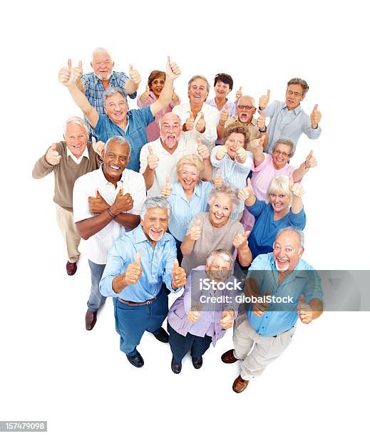 Foto de Happy Senior Homens E Mulheres Mostrando Os Polegares Para Cima e mais fotos de stock de Terceira idade