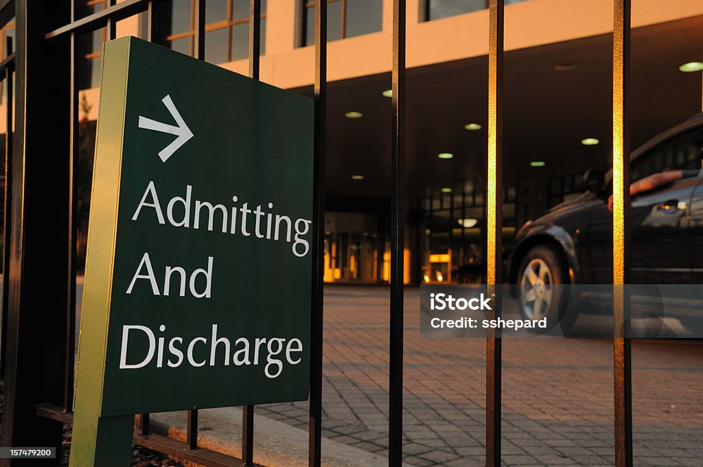 Si l'adhésion et de la décharge à signer à l'hôpital - Photo de Hôpital libre de droits