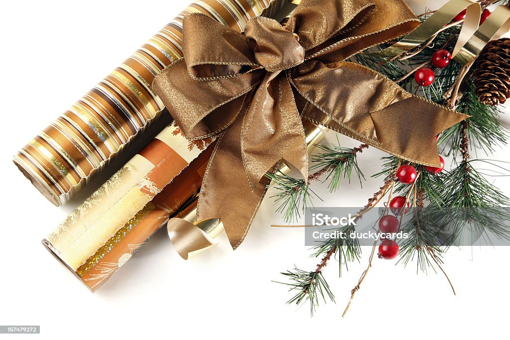 Papel de envolver y decoraciones de Navidad - Foto de stock de Fondo blanco libre de derechos