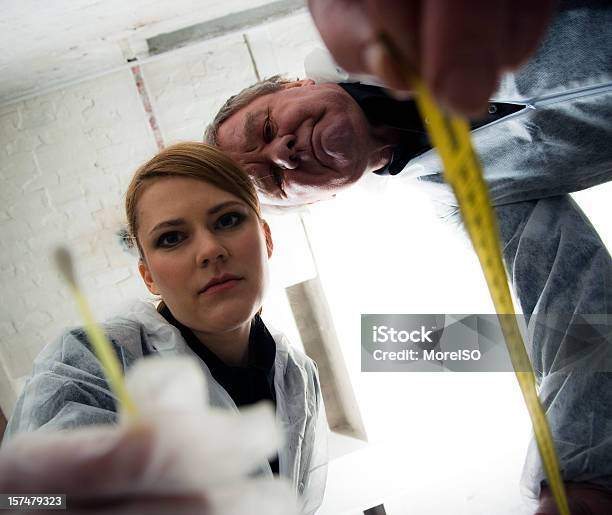 Scena Del Crimine Di Indagine - Fotografie stock e altre immagini di Adulto - Adulto, Ambientazione interna, Angolatura insolita